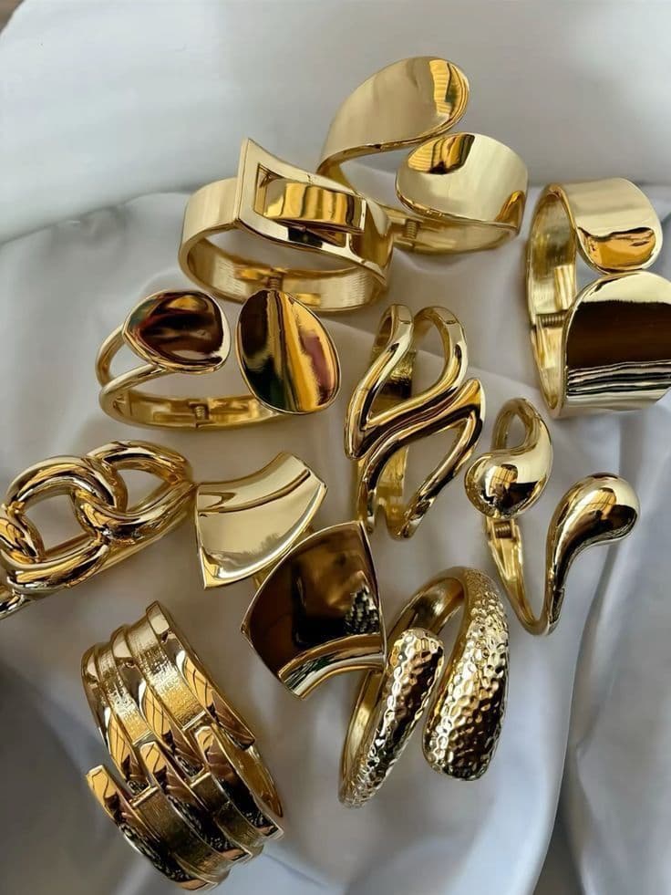 Gold rings collection